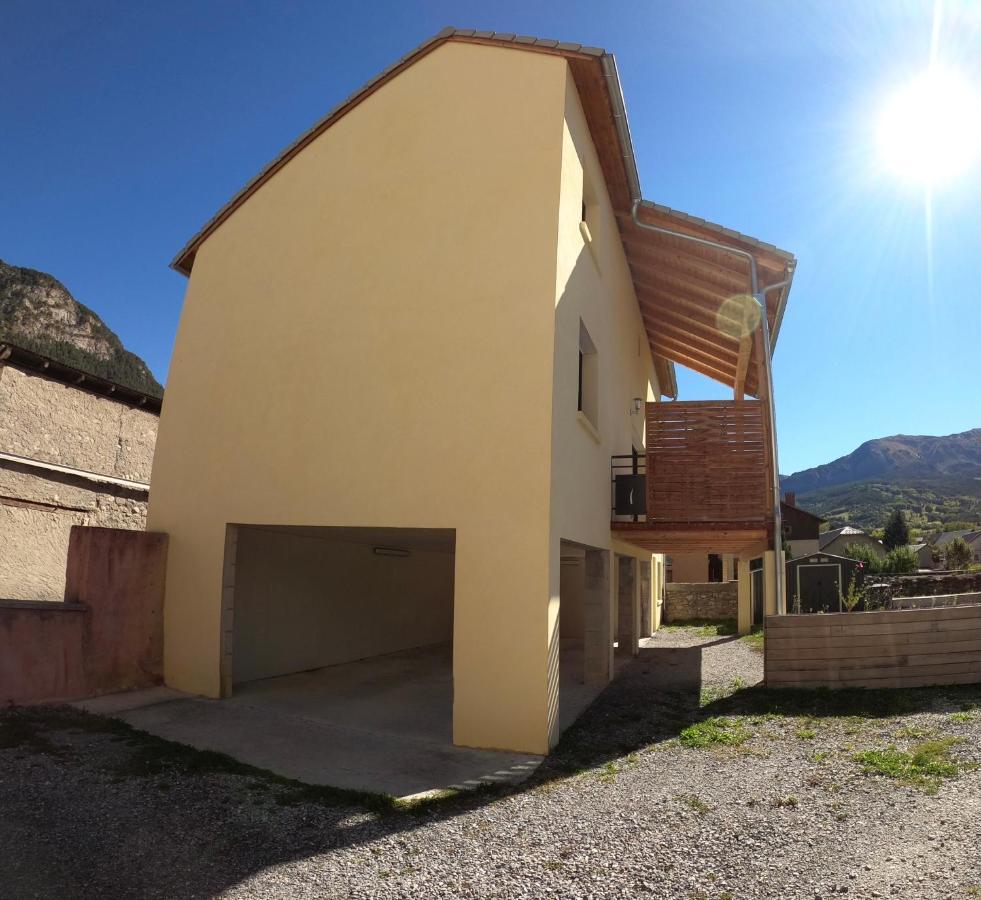 Maison Neuve Proche De Barcelonnette Jausiers Exterior foto